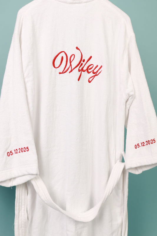 Personalised wedding bathrobe with custom embroidery